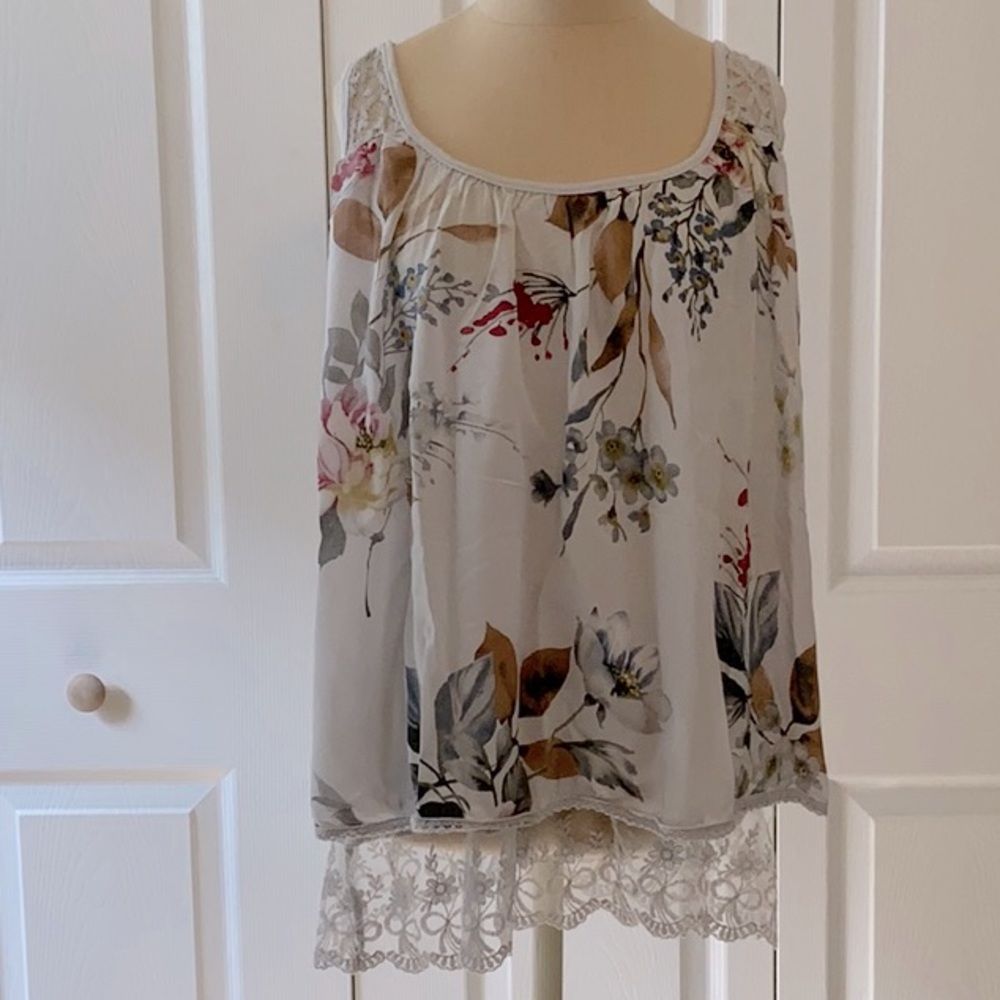 Beyond Capri Shirt- Sleeveless-Viscose- Lined- Flowered- Lace Hem OS